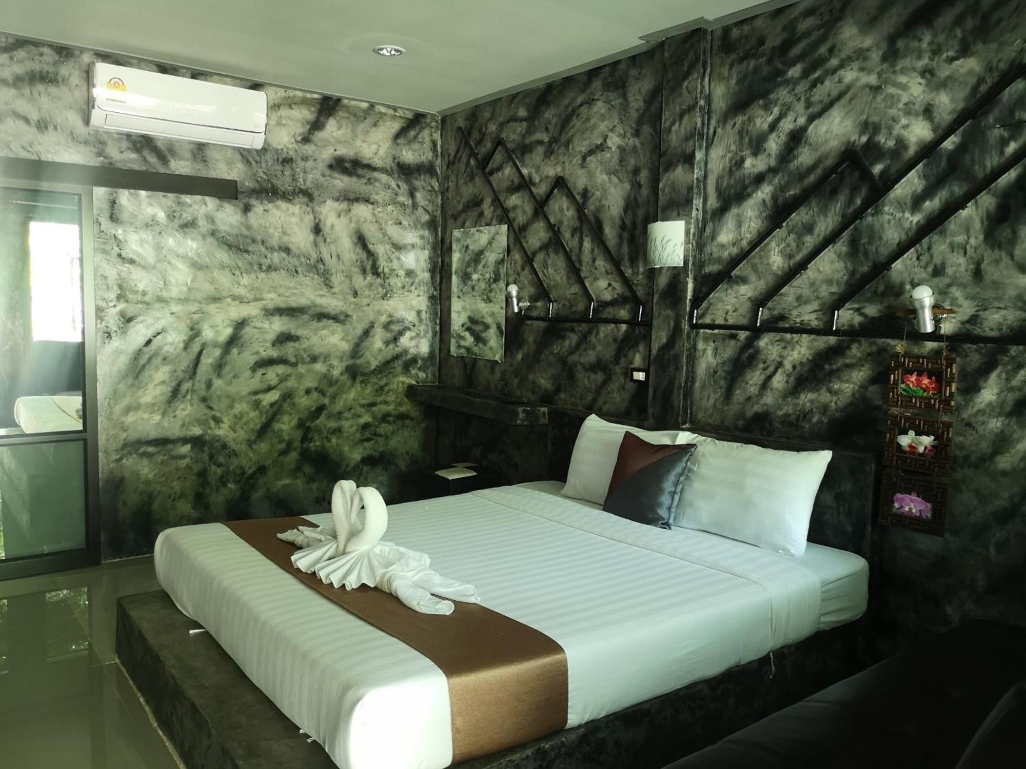 Keeree Loft Resort Thong Pha Phum Buitenkant foto